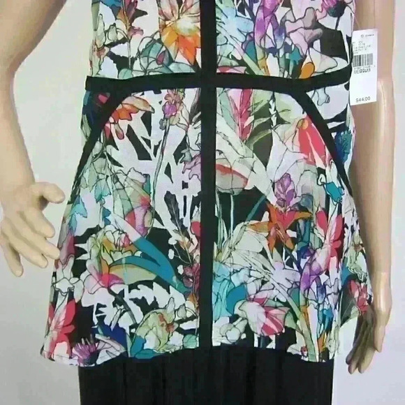 Sleeveless Top Medium Blouse Black Lace Neck & Multicolor Floral Print Flowy NEW - Picture 3 of 16